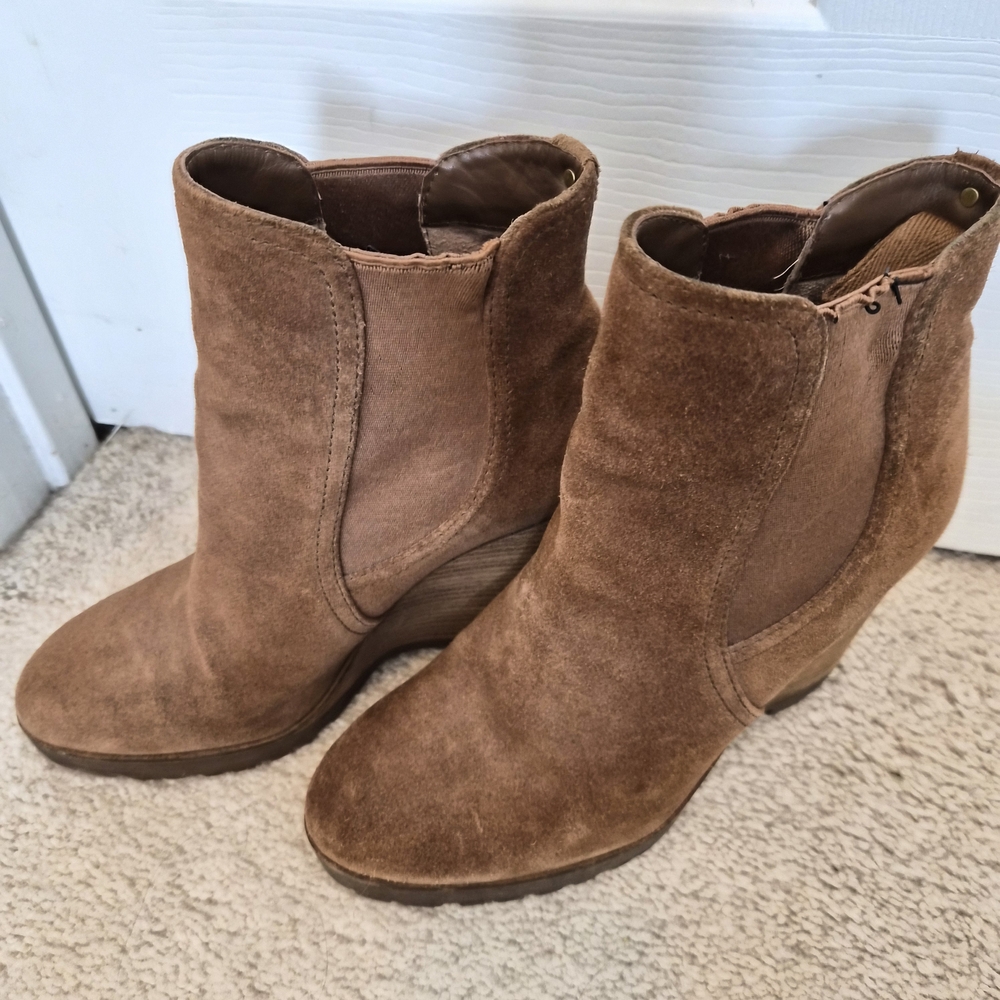 Michael Kors Thea Wedge Ankle Boots Womens Size 7.5M Dark Caramel Brown Suede‎